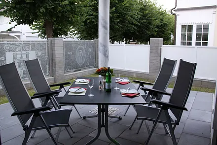 Terrasse mit Rundum-Sichtschutz