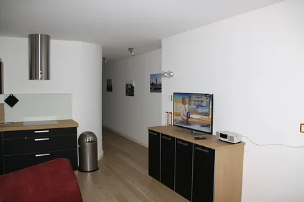 Blick vom Wohnbereich in den Flur