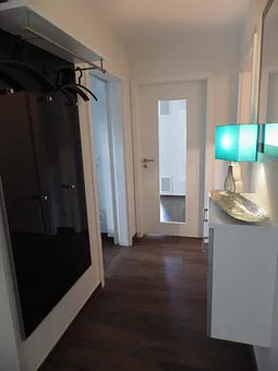 Eingangsbereich mit Garderobe und Schuhschrank