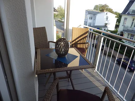 kleiner Balkon zur Waldstraße
