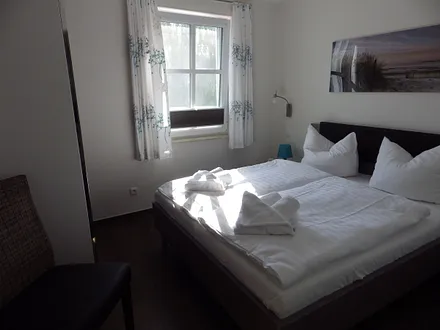 Schlafzimmer mit Flat-TV