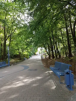 Weg zwischen Residenz Waldhaus bis Kurplatz  Richtung Strand