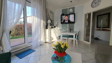 Wohnberreich mit Essecke, Doppelcouch ( ausziehbar ) TV, Stereoanlage, Eingang z.Terrasse 