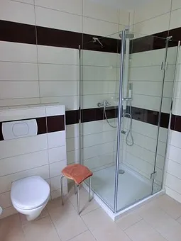 Bad mit Dusche u. WC