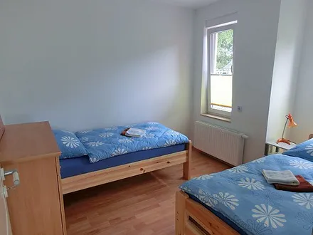 Schlafzimmer mit 2 Einzelbetten
