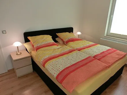 Das Doppelbett in Form eines bequemen Boxspringbettes