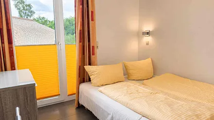 kleines Schlafzimmer mit Schlafcouch (1,60m breit)