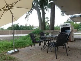 große, möblierte Terrasse mit Strandkorb 