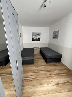 Kleiderschrank kleines Zimmer