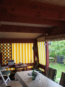 Hier is(ß)t man im Freien und doch überdacht!