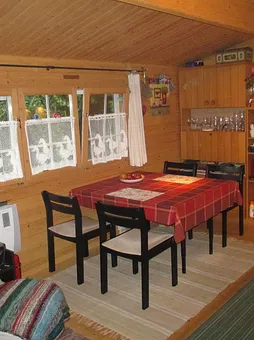 Hier kann man essen, erzählen und spielen!