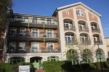 Außenansicht vom Waldhaus