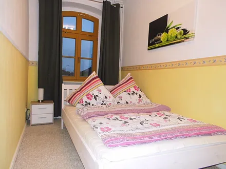 2. Schlafzimmer mit Doppelbett 1,40m x 2,00m