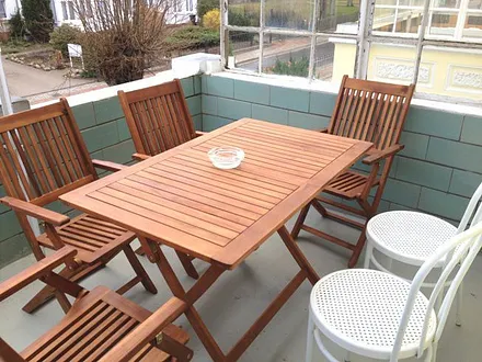 Veranda mit herrlichem Ausblick auf die Bäderstilvillen der Nachbarschaft