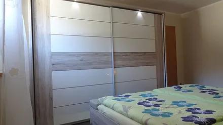 großzügiger Schrank im Schlafzimmer