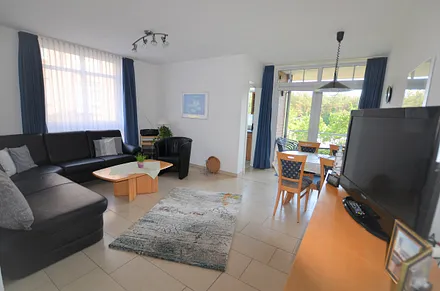 Wohnzimmer mit Essbereich