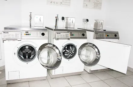 Wasch- und Trockengelegenheit auf Münzbasis