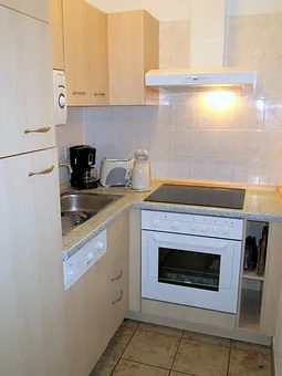 Einbauküche: Kühlschrank, Geschirrspüler, Herd