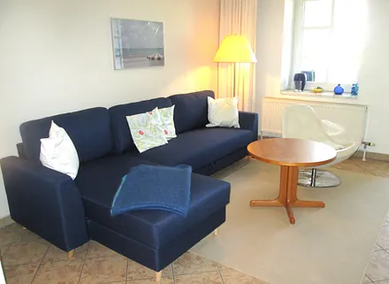 Wohnraum mit Balkon zur Ostsee