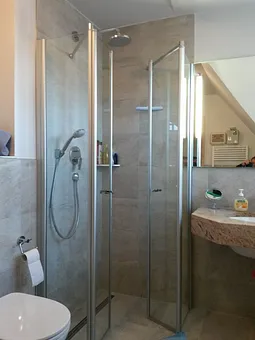 Bad mit Kopf-/Wandbrause