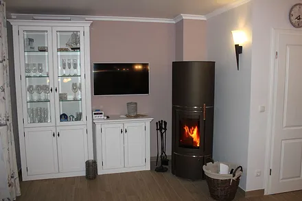 Kaminofen und TV-Ecke