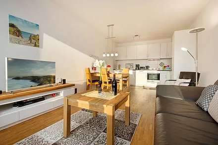 Herzlich willkommen in der Ferienwohnung "Inseltraum" mit hochwertiger Ausstattung, u.a. 40 Zoll-Marken-LED-TV-Gerät, ein 2.1 3D-Blue-Ray-Home Cinema-System und kostenfreiem  WLAN.