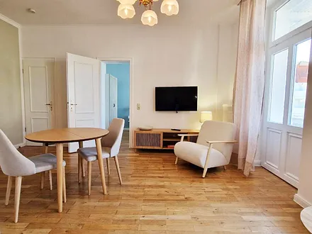 Blick vom Wohnzimmer zum Schlafzimmer.