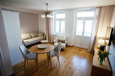 ... und Austritt zum großen Balkon.