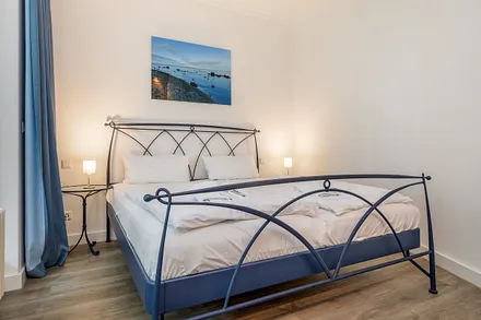 Das komfortable Doppelbett.