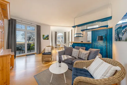 Genießen Sie den traumhaften Meerblick und die 1A-Lage direkt am Strand!