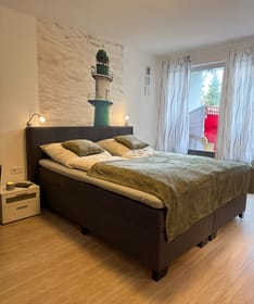 großes Doppelbett 200 x 180 cm