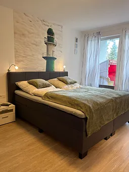 großes Doppelbett 200 x 180 cm