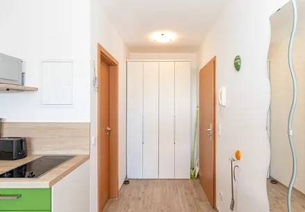 großer Kleiderschrank