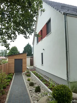 Weg zum Fahrradschuppen