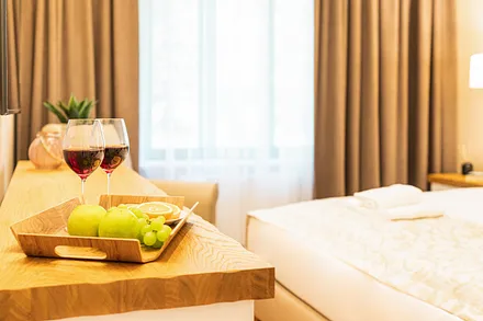 Schlafzimmer mit Doppelbett