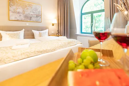 Schlafzimmer mit Doppelbett