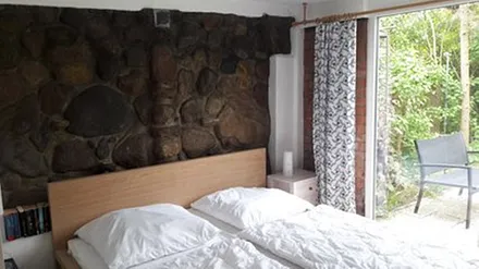 Schlafzimmer mit Doppelbett