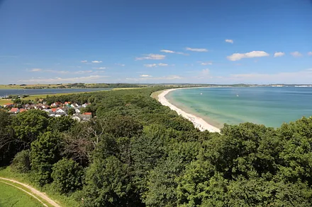 Blick vom Lotsenturm auf Haus und Umgebung