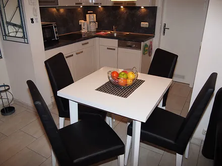 Esstisch (ausziehbar)