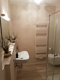 Bad mit bodentiefer Dusche