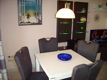 Esstisch (ausziehbar)