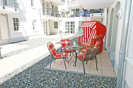 Terrasse mit Strandkorb