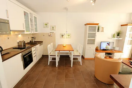 kombinierter Wohn-/Koch- und Essbereich