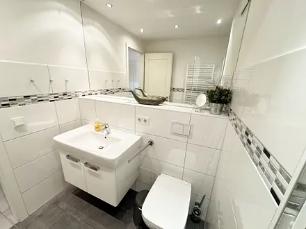 Haus Meeresblick WE A 1.10 modernes Duschbad mit ebenerdiger Dusche