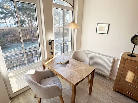 Essbereich am Fenster