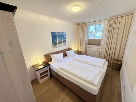 Schlafzimmer mit Doppelbett