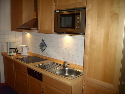 moderner Küchenbereich (voll ausgestattet)