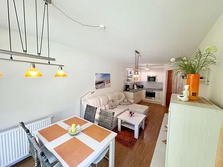 kombinierter Wohn-/Koch- und Essbereich