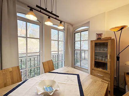 Esstisch mit Stühlen