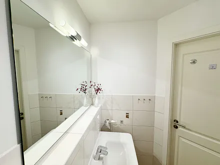 Badezimmer mit Waschplatz
